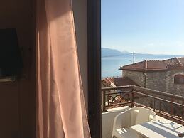 Chris Studios & Apartments