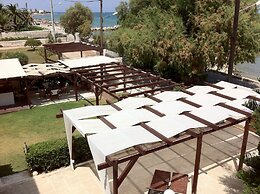 Chris Studios & Apartments