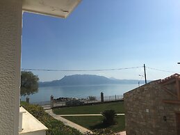 Chris Studios & Apartments