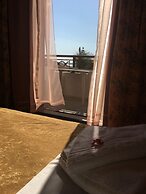 Chris Studios & Apartments