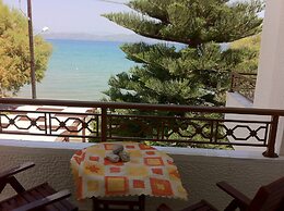 Chris Studios & Apartments