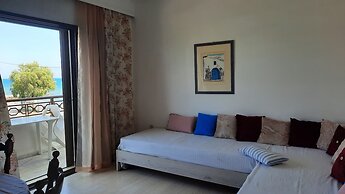 Chris Studios & Apartments