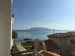 Chris Studios & Apartments