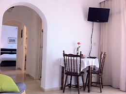 Chris Studios & Apartments