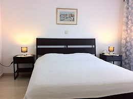 Chris Studios & Apartments