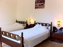 Chris Studios & Apartments