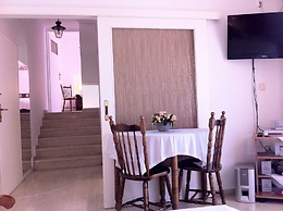 Chris Studios & Apartments