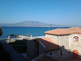 Chris Studios & Apartments