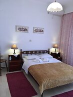 Chris Studios & Apartments