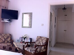 Chris Studios & Apartments