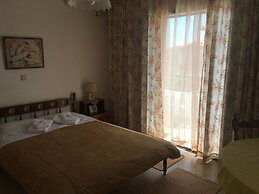 Chris Studios & Apartments