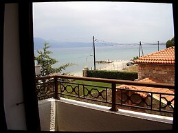 Chris Studios & Apartments