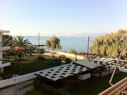 Chris Studios & Apartments