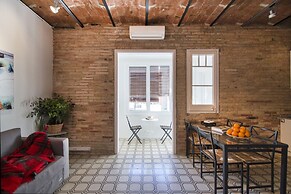 Happy People Gaudi Sant Pau