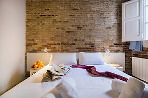 Happy People Gaudi Sant Pau