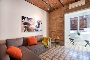 Happy People Gaudi Sant Pau