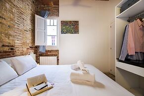 Happy People Gaudi Sant Pau