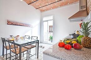 Happy People Gaudi Sant Pau