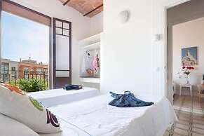 Happy People Gaudi Sant Pau