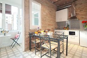 Happy People Gaudi Sant Pau