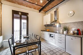 Happy People Gaudi Sant Pau