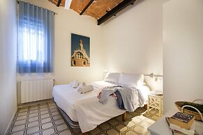 Happy People Gaudi Sant Pau