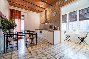 Happy People Gaudi Sant Pau