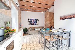 Happy People Gaudi Sant Pau