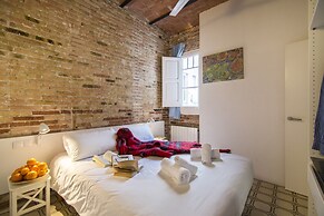 Happy People Gaudi Sant Pau