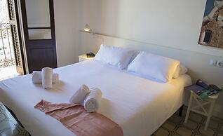 Happy People Gaudi Sant Pau