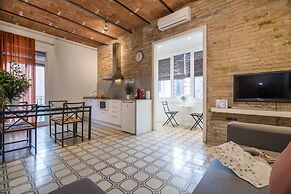 Happy People Gaudi Sant Pau