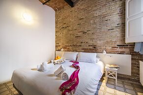 Happy People Gaudi Sant Pau