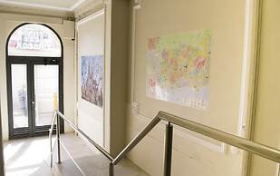 Happy People Gaudi Sant Pau