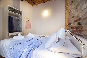 Happy People Gaudi Sant Pau