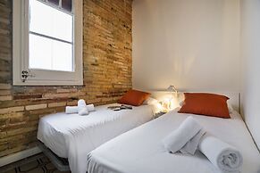 Happy People Gaudi Sant Pau