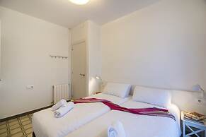 Happy People Gaudi Sant Pau