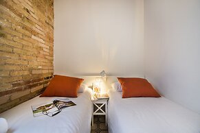 Happy People Gaudi Sant Pau