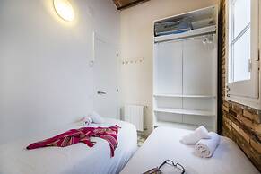 Happy People Gaudi Sant Pau