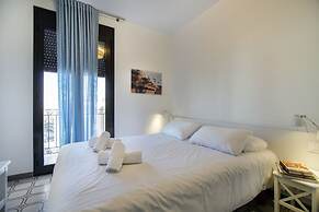 Happy People Gaudi Sant Pau