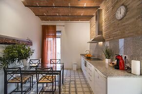 Happy People Gaudi Sant Pau