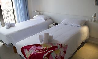 Happy People Gaudi Sant Pau