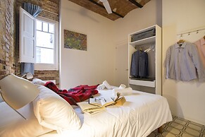 Happy People Gaudi Sant Pau