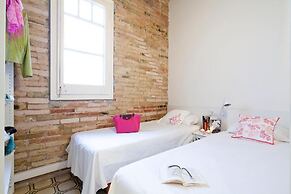 Happy People Gaudi Sant Pau