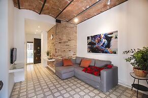 Happy People Gaudi Sant Pau