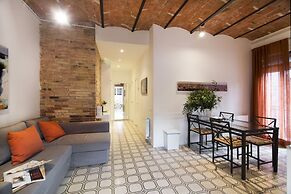 Happy People Gaudi Sant Pau