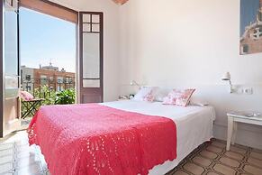 Happy People Gaudi Sant Pau