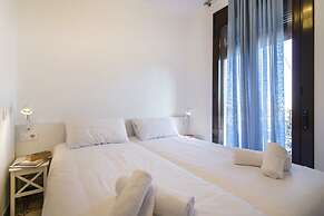 Happy People Gaudi Sant Pau