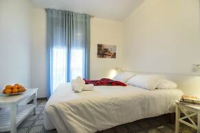 Happy People Gaudi Sant Pau