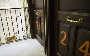 Happy People Gaudi Sant Pau