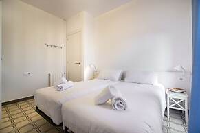 Happy People Gaudi Sant Pau